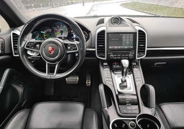 Porsche Cayenne cena 154900 przebieg: 105000, rok produkcji 2017 z Katowice małe 781